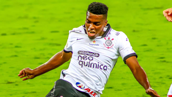 Defensor deixou o Timão no meio do ano Defensor deixou o Timão no meio do ano